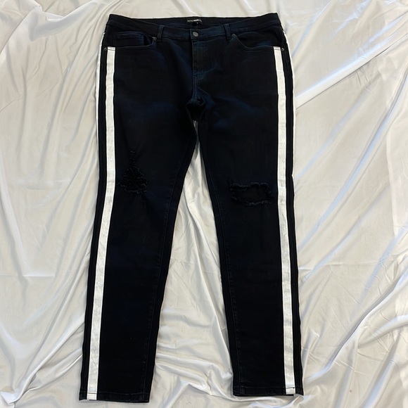 ❌SOLD❌Fashion Nova Carter Side Striped Skinny Jean - Picture 4 of 9